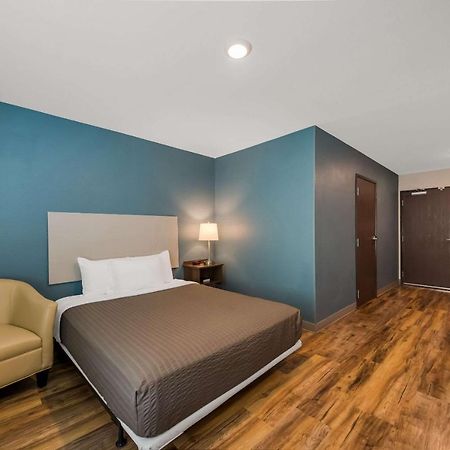 Woodspring Suites Inverness Exterior photo